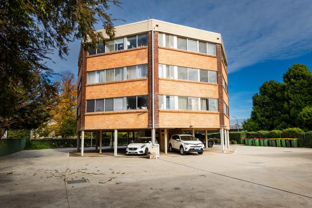 2/18 Trinculo Place, NSW 2620